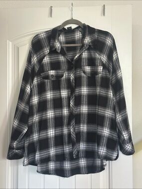 Black & White Plaid Button-Up Shirt wild fable size XL